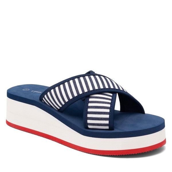 Klapki Clara Barson. Niebieskie klapki damskie Clara Barson, bez wzorów, bez obcasa, bez zapięcia. Za 79.99 zł.