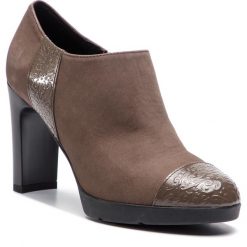 Półbuty GEOX - D Annya H. D D84AED 032BC C6004 Chestnut. Brązowe półbuty damskie Geox, bez wzorów, z materiału, bez obcasa, na obcasie, bez zapięcia. W wyprzedaży za 309.00 zł.