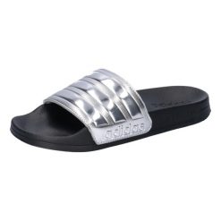 Klapki męskie basenowe Adidas ADILETTE. Czarne klapki męskie Adidas, bez wzorów, z materiału, bez zapięcia. Za 108.99 zł.