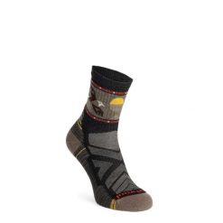 Skarpety turystyczne Smartwool Hike Light Cushion Soaring Print Mid Crew Socks. Szare skarpetki damskie Smartwool, bez wzorów. Za 97.99 zł.