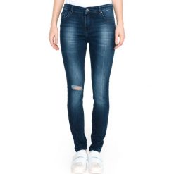 Armani Exchange J01 Dżinsy Niebieski. Niebieskie jeansy damskie Armani Exchange, bez wzorów, z bawełny. Za 602.95 zł.