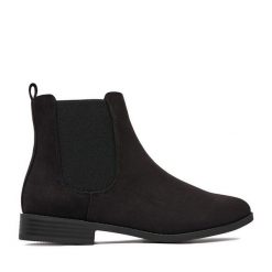 Sztyblety JENNY. Czarne botki damskie Jenny, bez wzorów, bez obcasa, na płaskiej podeszwie, bez zapięcia. Za 119.99 zł.