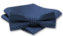 Elegancka Mucha Męska - Alties - Wzór w Odcienie Granatu. Niebieskie krawaty i muchy Alties, bez wzorów, eleganckie. Za 54.00 zł.