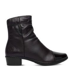 Botki Rieker. Brązowe botki damskie Rieker, bez wzorów, bez obcasa, na słupku, bez zapięcia. Za 379.99 zł.