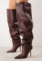 Bordowe Wsuwane Kozaki Slouchy za Kolano na Szpilce Monga. Czerwone kozaki damskie Renee, bez wzorów, ze szpiczastym noskiem, za kolano, bez obcasa, na obcasie, bez zapięcia. Za 259.99 zł.