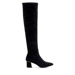 Kozaki Lasocki. Czarne kozaki damskie Lasocki, bez wzorów, bez obcasa, na słupku, bez zapięcia. Za 299.99 zł.