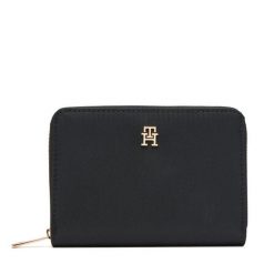 Portfel Tommy Hilfiger. Czarne portfele damskie Tommy Hilfiger, z nylonu. Za 189.99 zł.