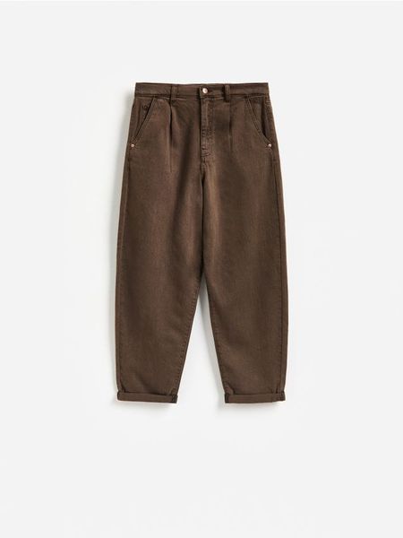 Jeansy barrel leg - brązowy. Brązowe jeansy damskie Reserved, bez wzorów, z bawełny. Za 129.99 zł.
