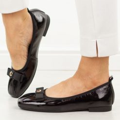 Czarne skórzane baletki damskie Vinceza 66909. Czarne balerinki damskie VINCEZA, na jesień, bez wzorów, z jeansu, biznesowe, bez obcasa, na płaskiej podeszwie, bez zapięcia. W wyprzedaży za 192.72 zł.