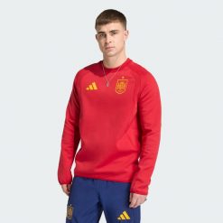 Sweter Spain Tiro Travel Crew. Czerwone swetry męskie Adidas, l, bez wzorów, bez kołnierzyka, bez ramiączek. Za 259.00 zł.