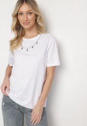 Biały Bawełniany T-shirt z Odpinanym Łańcuszkiem Imitującym Naszyjnik Mohna. Białe t-shirty damskie Born2be, m, z aplikacjami, z bawełny, eleganckie, bez kołnierzyka, bez ramiączek. Za 34.99 zł.