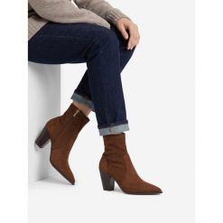 Botki Nine West. Brązowe botki damskie Nine West, bez wzorów, bez obcasa, na słupku, bez zapięcia. Za 329.99 zł.