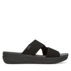 Klapki Jana. Czarne klapki damskie Jana, bez wzorów, bez obcasa, bez zapięcia. Za 179.99 zł.