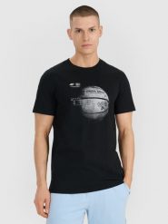4F T-shirt regular z nadrukiem męski - czarny M. Czarne koszulki sportowe męskie 4F, m, bez wzorów, z bawełny, bez kołnierzyka, bez ramiączek. Za 59.99 zł.