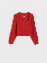 Sweter z kwadratowym dekoltem - czerwony. Czerwone swetry nierozpinane damskie Reserved, l, bez wzorów, z dzianiny, bez kołnierzyka, bez ramiączek. W wyprzedaży za 29.99 zł.