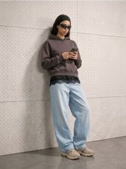 Bluza hoodie z ozdobnymi ćwiekami - szary. Szare bluzy damskie Sinsay, l, bez wzorów, sportowe, bez ramiączek, bez kaptura. Za 59.99 zł.