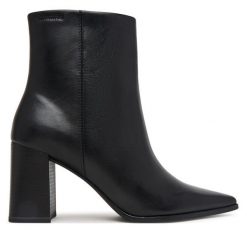 Botki Tamaris. Czarne botki damskie Tamaris, bez wzorów, bez obcasa, na słupku, bez zapięcia. Za 469.99 zł.