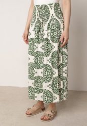 Ciemnozielona Rozkloszowana Spódnica z Wiskozy z Wysokim Stanem i Etnicznym Wzorem Ari. Zielone spódnice damskie Born2be, do pracy, z aplikacjami, z wiskozy, biznesowe, z podwyższonym stanem, midi, dopasowane. Za 59.99 zł.