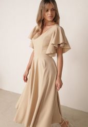 Beżowa Koktajlowa Sukienka o Rozkloszowanym Kroju z Falbanami Zamiast Rękawów Ghala. Brązowe sukienki damskie Born2be, na co dzień, l, bez wzorów, eleganckie, bez kołnierzyka, bez ramiączek, maxi, proste. Za 299.99 zł.