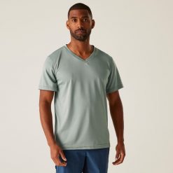 Fingal V-Neck męska koszulka. Fioletowe koszulki sportowe męskie Regatta, m, bez wzorów, z tkaniny, bez ramiączek, trekkingowe. W wyprzedaży za 49.99 zł.