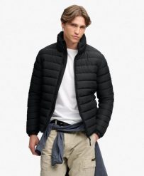 Superdry Kurtka Fuji Midweight Padded – slim, ocieplana, jet black. Czarne kurtki męskie Superdry, m, z aplikacjami, z materiału, bez kaptura. Za 600.30 zł.