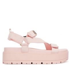 Sandały Guess. Czerwone sandały damskie Guess, z aplikacjami, bez obcasa, na płaskiej podeszwie, bez zapięcia. Za 549.99 zł.