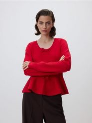 Sweter z kokardkami - czerwony. Czerwone swetry nierozpinane damskie Reserved, l, bez wzorów, z dzianiny, bez kołnierzyka, bez ramiączek. Za 119.99 zł.