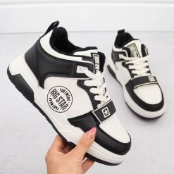 Buty sportowe ocieplane biało czarne Big Star OO274A158. Białe obuwie sportowe damskie BIG STAR, bez wzorów, ze skóry ekologicznej, bez zapięcia. Za 110.00 zł.
