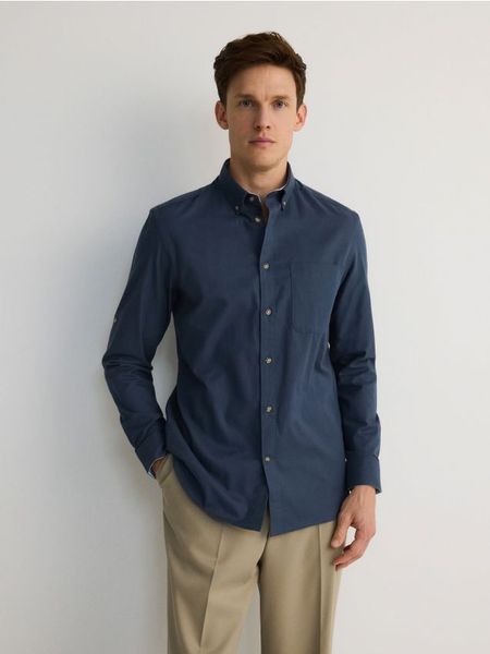 Koszula regular fit - granatowy. Niebieskie koszule męskie Reserved, l, bez wzorów, z bawełny, bez kołnierzyka, bez ramiączek. Za 139.99 zł.
