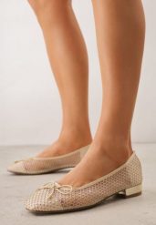 Beżowe Balerinki ze Skórzaną Wkładką Siateczkową Cholewką Kokardą i Cyrkoniami Dorixa. Brązowe balerinki damskie Renee, bez wzorów, z jeansu, casualowe, bez obcasa, bez zapięcia. Za 69.99 zł.