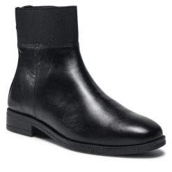 Botki Lasocki. Czarne botki damskie Lasocki, bez wzorów, bez obcasa, na płaskiej podeszwie, bez zapięcia. Za 215.99 zł.