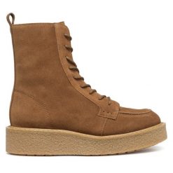 Botki Geox. Brązowe botki damskie Geox, bez wzorów, bez obcasa, na płaskiej podeszwie, bez zapięcia. Za 349.99 zł.