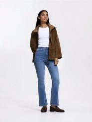 Jeansy flare z krótszą nogawką - niebieski. Niebieskie jeansy damskie Reserved, bez wzorów, z bawełny, krótkie. Za 129.99 zł.