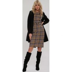 Czarna Sukienka Brinsmead. Czarne sukienki damskie Renee, do pracy, m, bez wzorów, z dzianiny, biznesowe, bez kołnierzyka, bez ramiączek, midi, proste. Za 79.99 zł.