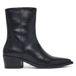 Botki Vagabond Shoemakers. Czarne botki damskie Vagabond Shoemakers, bez wzorów, bez obcasa, na słupku, bez zapięcia. Za 739.99 zł.