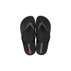 Klapki Ipanema Anatomic Lapa. Czarne klapki męskie Ipanema, bez wzorów, bez zapięcia. W wyprzedaży za 125.05 zł.