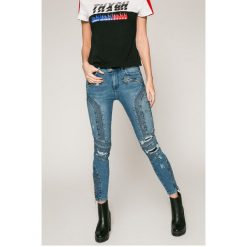 Tommy Hilfiger - Jeansy Venice Gigi Hadid. Niebieskie jeansy damskie Tommy Hilfiger, bez wzorów, z bawełny. W wyprzedaży za 339.90 zł.