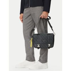 Saszetka Guess. Szare saszetki i nerki męskie Guess, z aplikacjami. Za 494.99 zł.