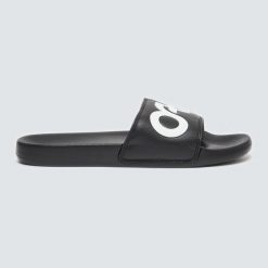 Klapki Męskie Oakley B1B Slide 2.0. Czarne klapki męskie Oakley, bez wzorów, bez zapięcia. Za 86.99 zł.