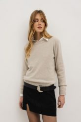 WEŁNIANY SWETER LAURA BEŻOWY M - Flawless. Brązowe swetry nierozpinane damskie Flawless, m, bez wzorów, z kaszmiru, biznesowe, bez kołnierzyka, bez ramiączek. Za 590.00 zł.