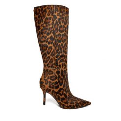 Kozaki Guess. Brązowe kozaki damskie Guess, z aplikacjami, bez obcasa, na szpilce, bez zapięcia. Za 1,259.00 zł.