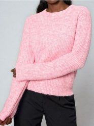 Sweter o grubym splocie z domieszką wełny - różowy. Czerwone swetry nierozpinane damskie Sinsay, l, bez wzorów, z wełny, bez kołnierzyka, bez ramiączek. Za 59.99 zł.