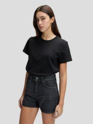 DAMSKA KOSZULKA LEE PERFECT TEE BLACK 112378787. Czarne bluzki damskie Lee, s, bez wzorów, bez kołnierzyka, bez ramiączek. Za 69.99 zł.