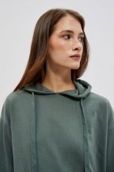 Bluza z kapturem oliwkowa. Zielone bluzy damskie MOODO, xs, bez wzorów, z bawełny, bez ramiączek, z kapturem. W wyprzedaży za 35.99 zł.