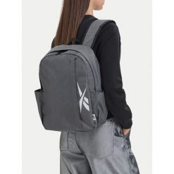 Plecak Reebok. Szare plecaki męskie Reebok, bez wzorów, sportowe. Za 69.99 zł.