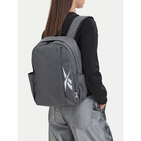 Plecak Reebok. Szare plecaki męskie Reebok, bez wzorów, sportowe. Za 69.99 zł.