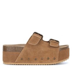 Klapki Badura. Brązowe klapki damskie Badura, bez wzorów, bez obcasa, bez zapięcia. Za 229.99 zł.