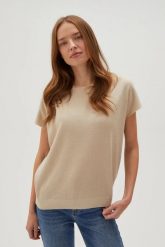 Gładki sweter z krótkimi rękawami beżowy. Brązowe swetry nierozpinane damskie MOODO, l, bez wzorów, z wiskozy, bez kołnierzyka, bez ramiączek. W wyprzedaży za 79.99 zł.