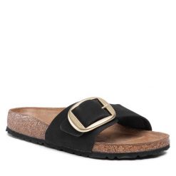Klapki Birkenstock. Czarne klapki damskie Birkenstock, bez wzorów, bez obcasa, bez zapięcia. Za 539.99 zł.