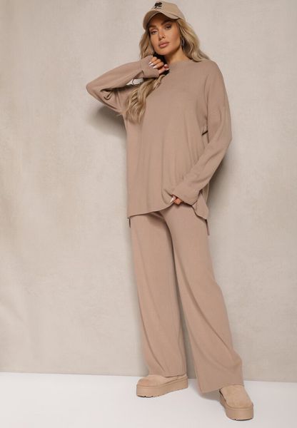 Ciemnobeżowy Komplet 2-częściowy z Dzianiny z Wiskozą Sweter z Półgolfem i Spodnie z Gumką Firiala. Brązowe swetry nierozpinane damskie Renee, s, bez wzorów, z dzianiny, eleganckie, bez kołnierzyka, bez ramiączek. Za 149.99 zł.